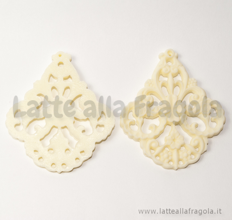 Ciondolo Candeliere Filigrana  55x45mm in resina Bianco Latte