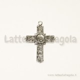 Ciondolo croce 30x21mm in metallo zincato argento antico con decorazioni a rilievo e base per cabochon 6mm