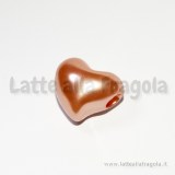 Cuore foro largo in plastica color arancio corallo effetto perlato 23.5x19.5mm