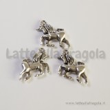 Charm unicorno in metallo zincato argento antico 23x16mm