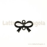 Connettore fiocco in metallo smaltato nero 22x13mm