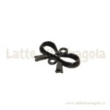 Connettore fiocco in metallo smaltato nero 22x13mm