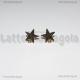 Orecchini a perno Stelle in metallo martellato gold plated 13x11mm