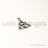 Charm triquetra in metallo zincato argento antico 15x17mm