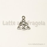 Charm triquetra in metallo zincato argento antico 15x17mm