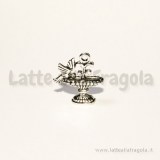 Charm 3D vintage uccellino su fontanella in metallo argento antico 25x18mm