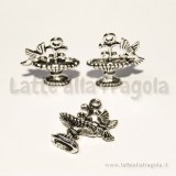 Charm 3D vintage uccellino su fontanella in metallo argento antico 25x18mm