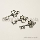 Ciondolo chiave in metallo zincato argento antico 29x13mm