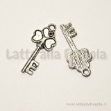 Ciondolo chiave in metallo zincato argento antico 29x13mm