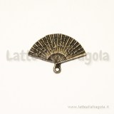 Charm ventaglio in metallo color bronzo 24x17mm