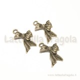 Charm fiocco pendente in metallo color bronzo 22x16mm