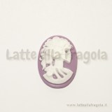 Cammeo in Resina Scheletro Dama bianca su sfondo glicine 25mm