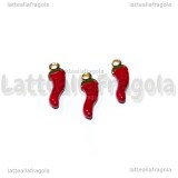 Charm Cornetto Portafortuna 3D in metallo dorato smaltato rosso 15x4.5mm