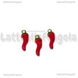 Charm Cornetto Portafortuna 3D in metallo dorato smaltato rosso 15x4.5mm