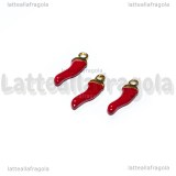 Charm Cornetto Portafortuna 3D in metallo dorato smaltato rosso 15x4.5mm