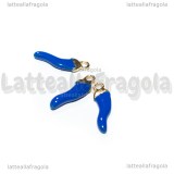 Charm Cornetto Portafortuna 3D in metallo dorato smaltato blu 15x4.5mm