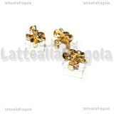 Ciondolo Pacco Regalo 3D in metallo dorato smaltato Bianco 12x8mm