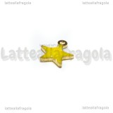 Charm Stella in ottone dorato smaltato giallo 8mm