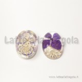 Cabochon in resina con veri fiori disidratati viola/bianco 25x18mm