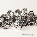 Spaziatore foro largo bouquet di fiori in metallo argento antico 10x10mm