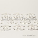 Charm stile Chanel 17x15mm in metallo argentato satinato