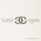 Charm stile Chanel 17x15mm in metallo argentato satinato