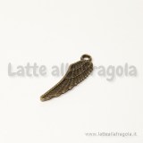 Charm double-face ala in metallo color bronzo 27x7mm