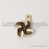 Ciondolo girandola in metallo color bronzo 26x22mm