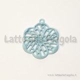 Ciondolo fiore filigranato in metallo colorato azzurro 33x27mm