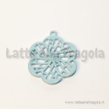 Ciondolo fiore filigranato in metallo colorato azzurro 33x27mm