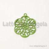 Ciondolo fiore filigranato in metallo colorato verde 33x27mm