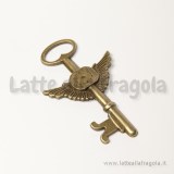 Ciondolo chiave con ali in metallo color bronzo 76x45mm