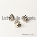 Cuore in metallo argento antico decorato in rilievo foro largo 10x9mm