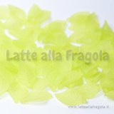 15 Foglie in lucite verde 18x11mm