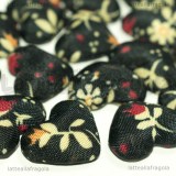 Cabochon Cuore in alluminio e stoffa fantasia fiori nero 18x14mm