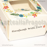 Scatola in Cartone Bianco Fantasia Fiori Handmade with Love 4.3x4.3x2.7cm