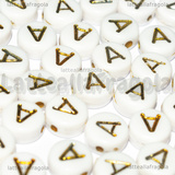 10 Perle a gettone lettera A in acrilico bianco con lettere oro 7x3.5mm