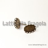 Orecchini a perno in metallo color bronzo con base merlettata per cammeo 14x10mm