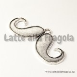 Ciondolo Baffi in metallo argento antico 50x21mm