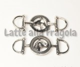 Connettore Cavallo in metallo argento antico 43x17mm