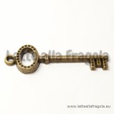 Ciondolo Chiave in metallo color bronzo 44x14mm