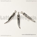 Charm cornetto portafortuna in metallo argento antico 25x4mm