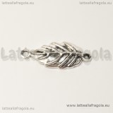 Connettore foglia in metallo argento antico 28x12mm