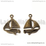Charm Barca a vela in metallo color bronzo 23x17mm