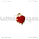 Charm Cuore in metallo dorato smaltato rosso 8x7.5mm