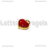 Charm Cuore in metallo dorato smaltato rosso 8x7.5mm