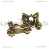 Ciondolo Vespa 3D in metallo color bronzo 23x17mm
