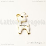 Ciondolo Cerbiatto in metallo gold plated smaltato bianco 24x14mm