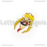 Ciondolo Sailor Moon in metallo dorato smaltato 31x17mm
