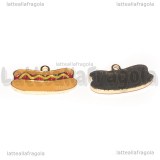 Ciondolo Hot Dog in metallo dorato smaltato 11x20mm